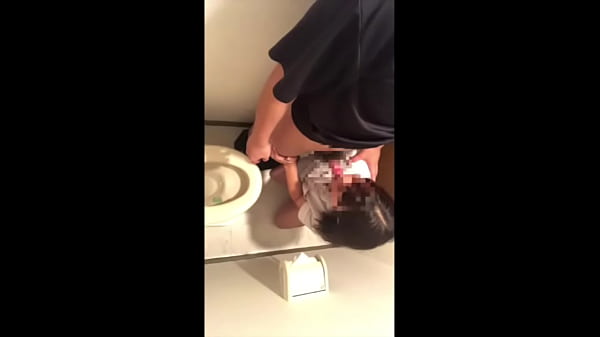 [Plump married woman] ◯ After my husband went to bed, I gave him a blowjob in the bathroom with my wife, and then we had sticky sex on top of the futon.